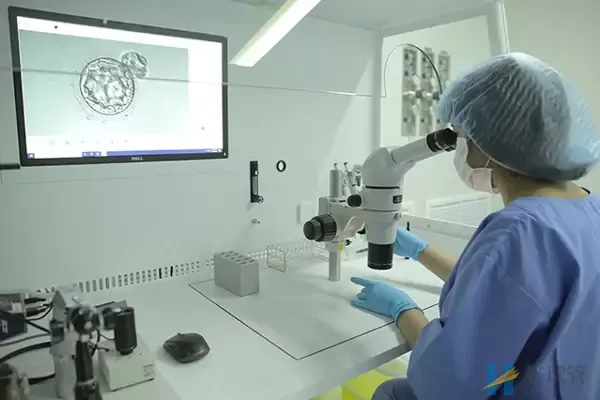 泰国BNH医院(图4) BNH医院医生在工作