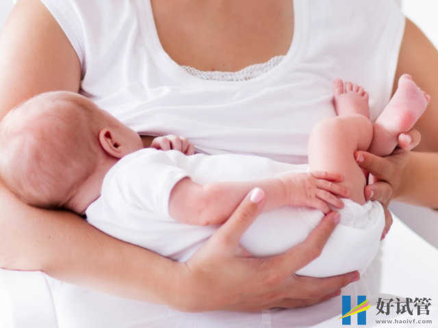 宝宝单侧吃奶时间为十五分钟