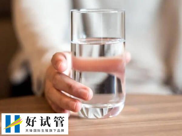 取卵后出现腹水该怎么办(图1) 取卵后腹水要适当喝水