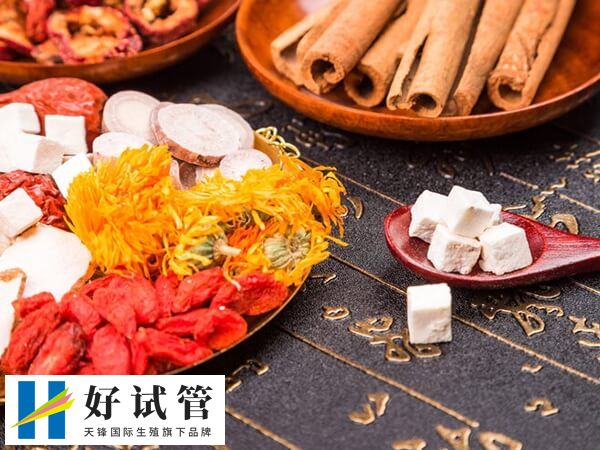 中医方剂桃红四物汤功效与禁忌都有哪些?(图2) 桃红四物汤可缓解痛经